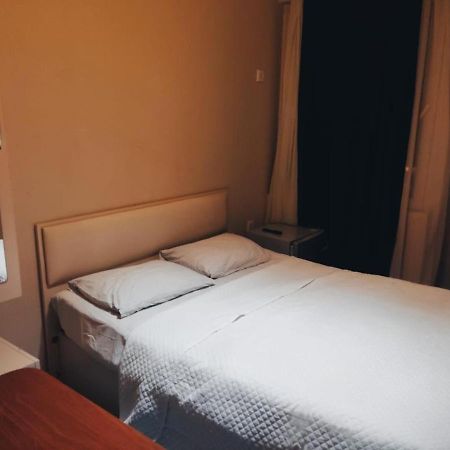 Golden Fish Hotel Батуми Экстерьер фото