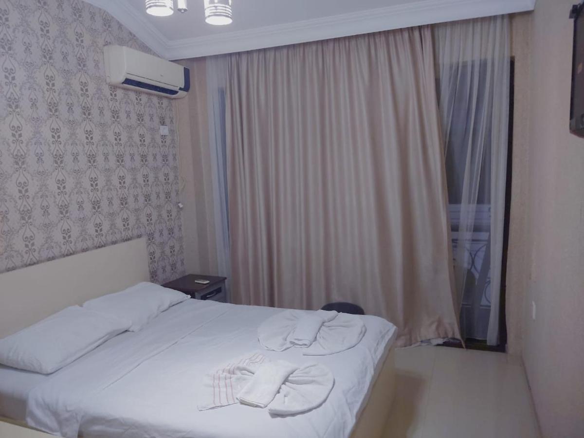 Golden Fish Hotel Батуми Экстерьер фото