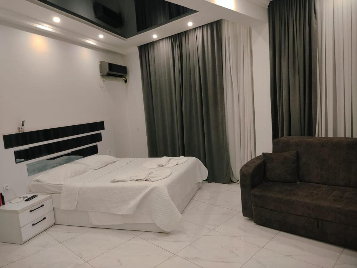 Golden Fish Hotel Батуми Экстерьер фото