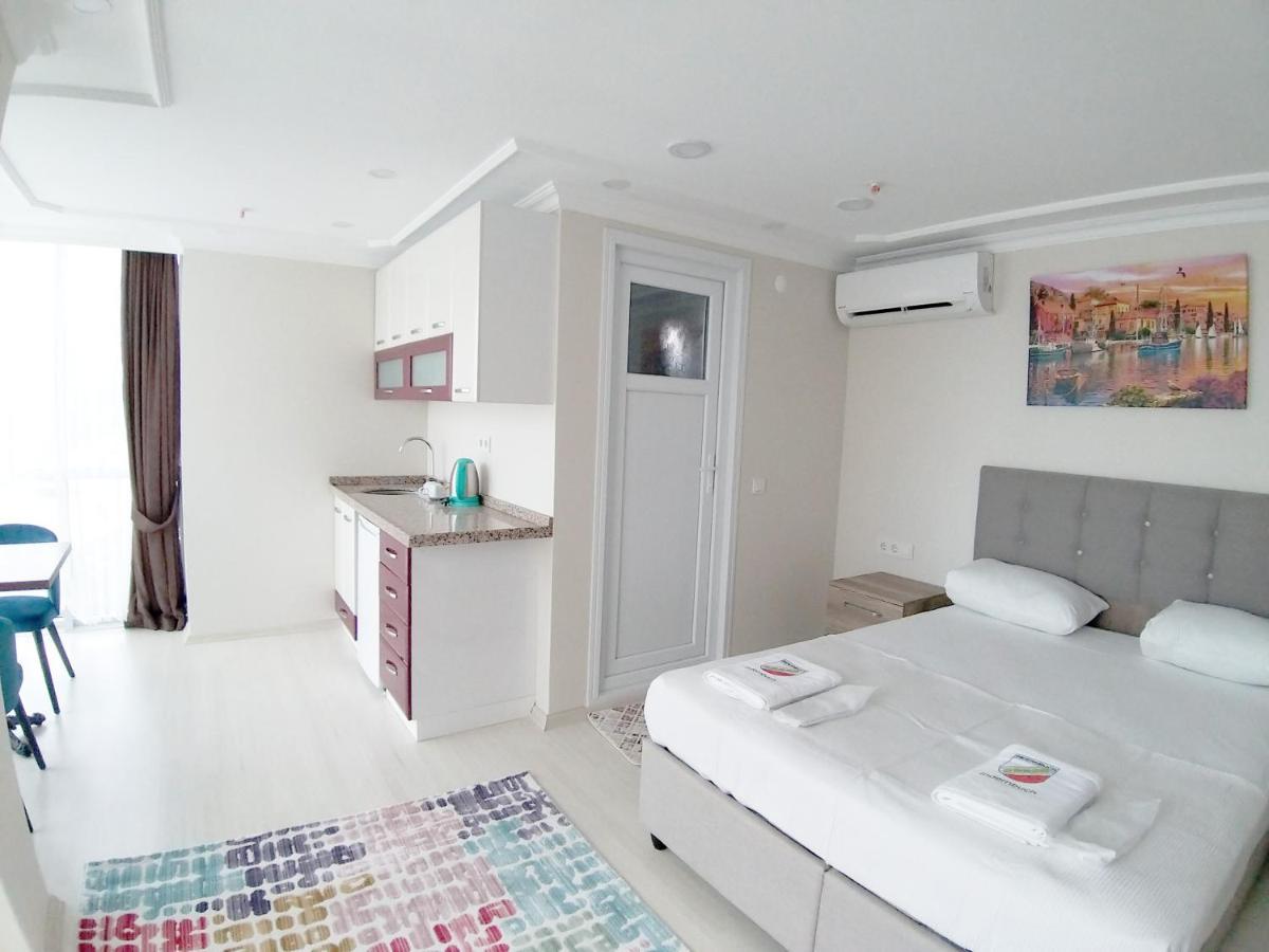 Golden Fish Hotel Батуми Экстерьер фото