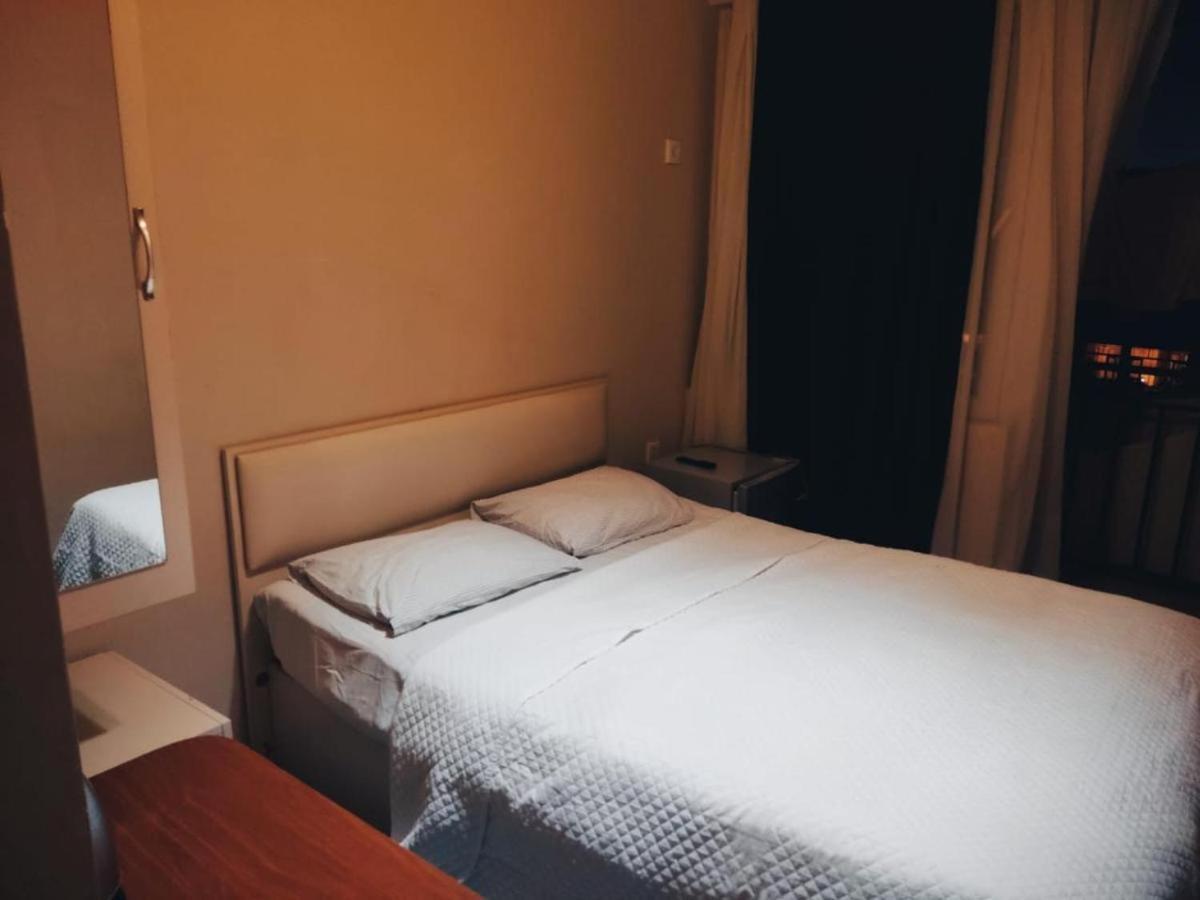 Golden Fish Hotel Батуми Экстерьер фото